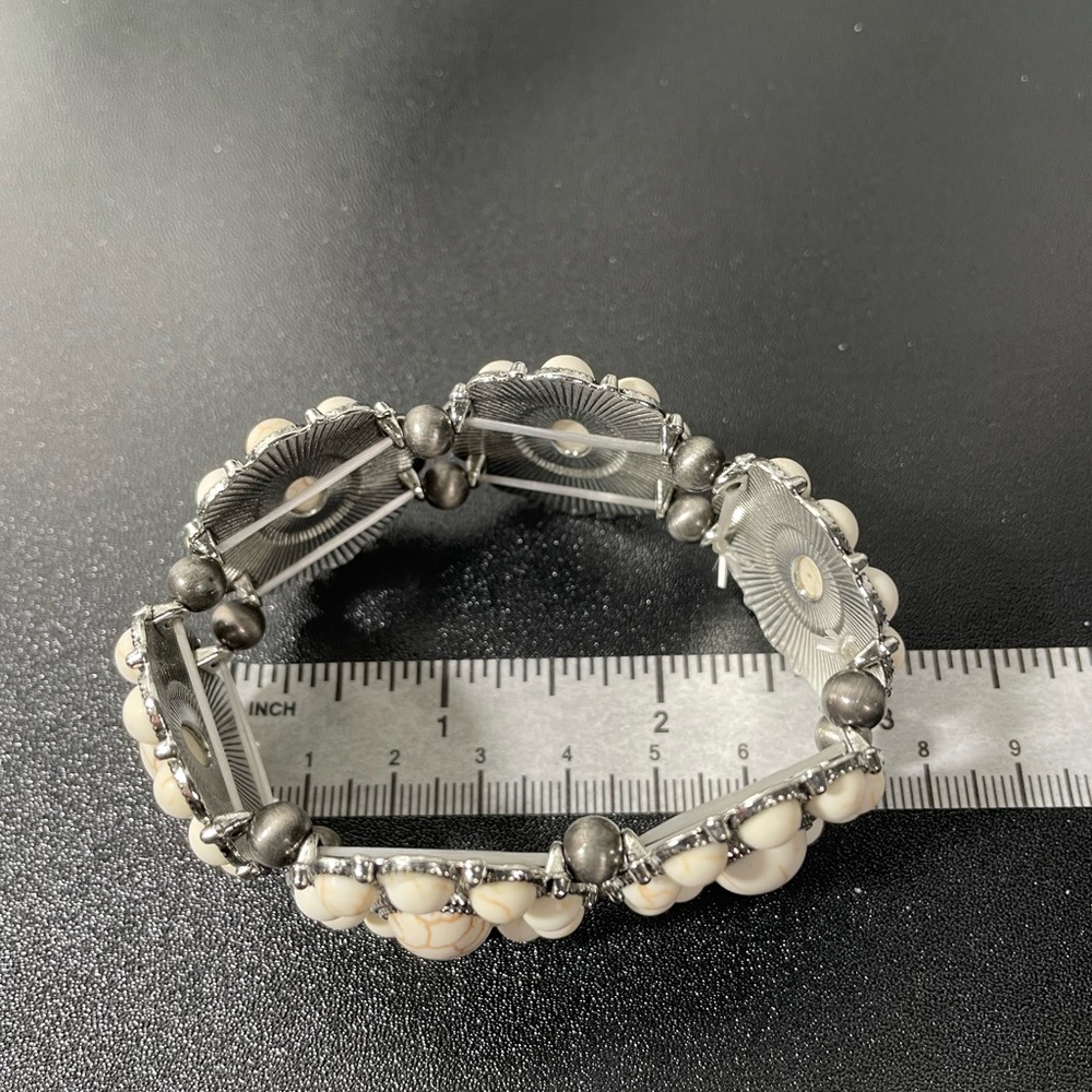 Navajo/Western Stretch Beige Bracelet - Picture 5 of 6